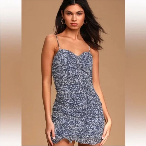 NWT LULUS Walk The Walk Ditzy Floral Ruched Bodycon Mini Dress Blue L Party - Picture 1 of 13